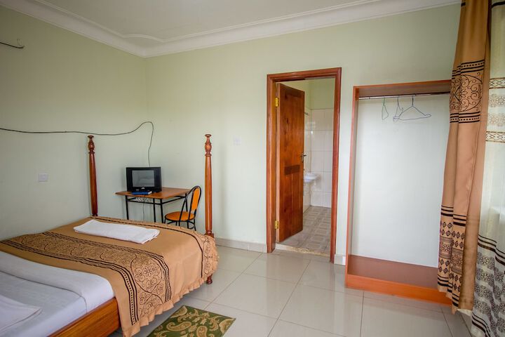 Room 4 of 23