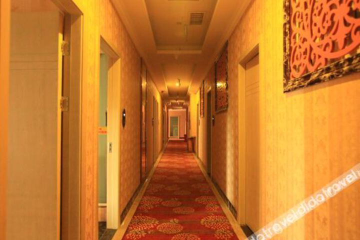 Hotel Interior 8 of 18