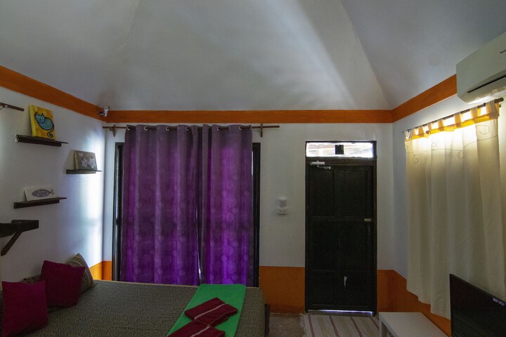 Room 33 of 103