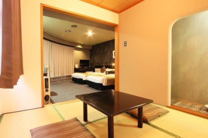 Room 9 of 25