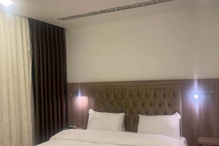 Room 15 of 38