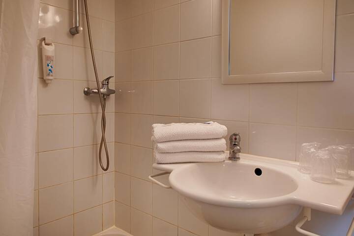 Room 10 of 22
