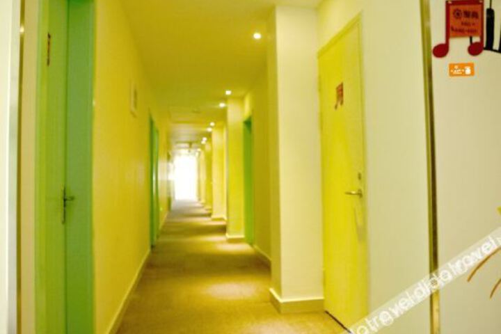 Ningdeshi Jijinggang Hotel (South Station)