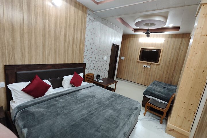 Room 16 of 37