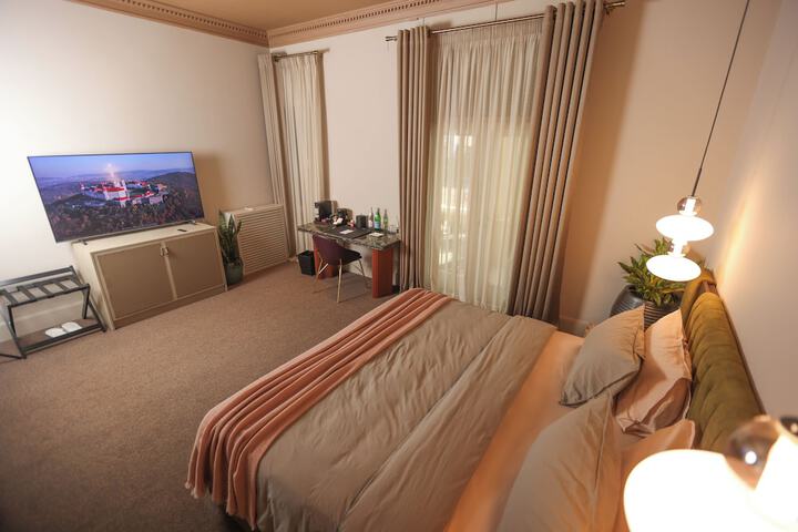 Room 6 of 72