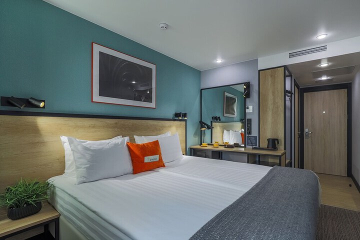 Room 15 of 35