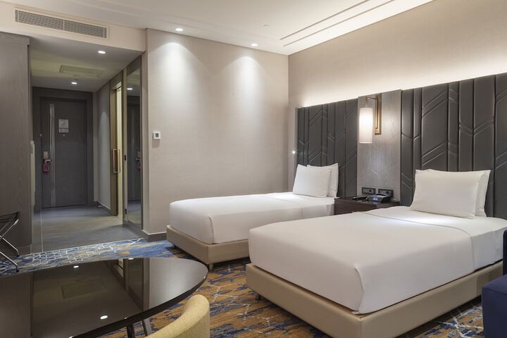 Room 27 of 96