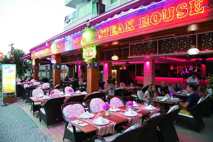 Dining 77 of 109