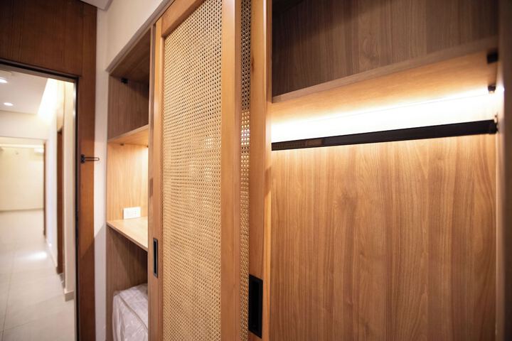 Room 8 of 65