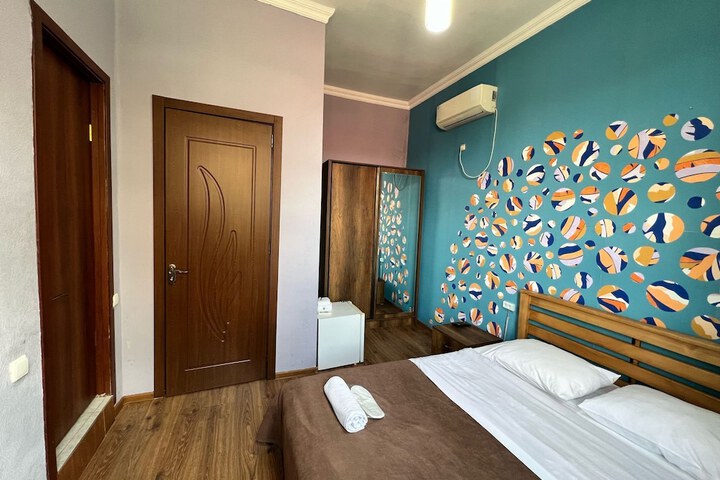 Room 10 of 30