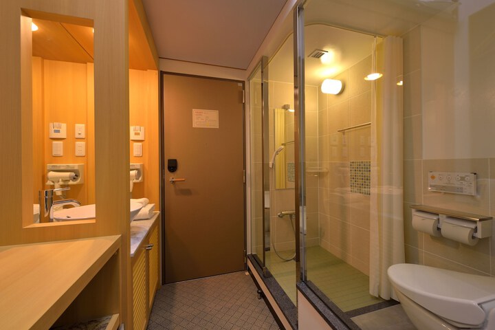 Room 27 of 33