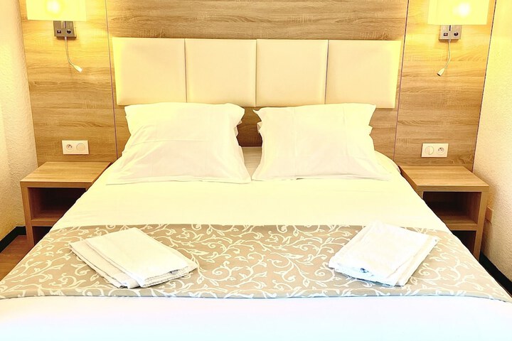 Room 2 of 35