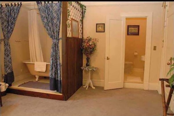 Room 20 of 28