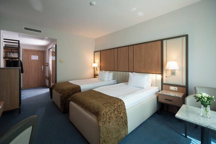 Room 15 of 37