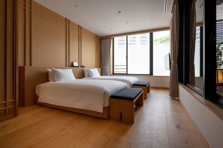 Room 10 of 82
