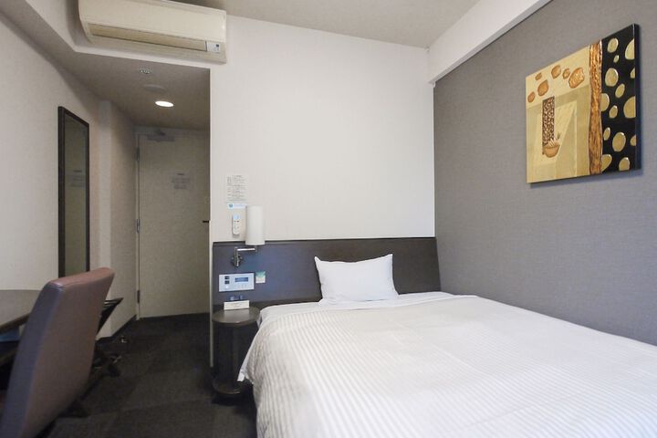Room 3 of 25