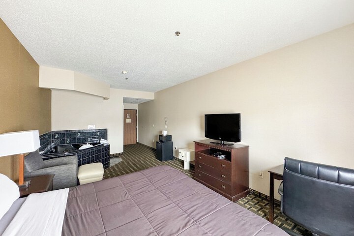 Standard King Bed Accessible (6 of 15)