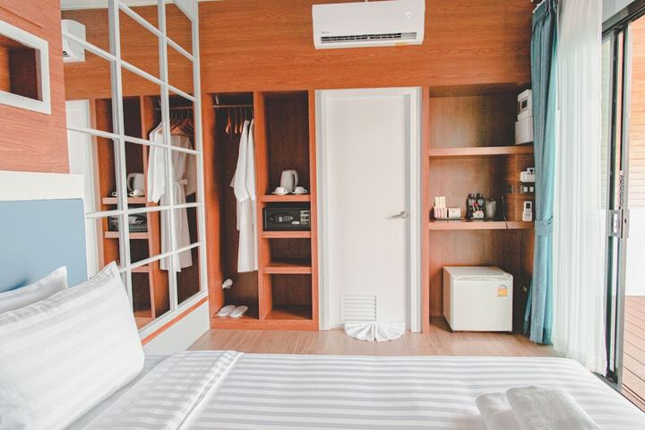 Room 7 of 105