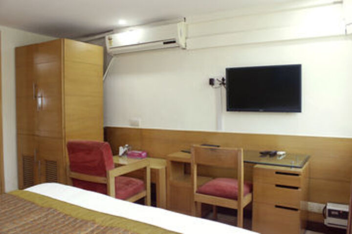 Room 11 of 23