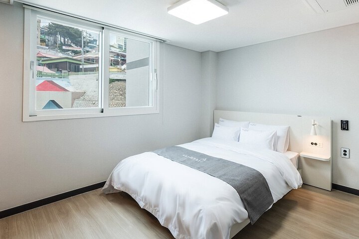 Room 7 of 28