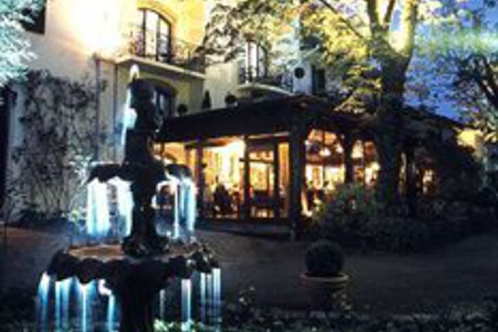 Hotel Exterior 10 of 31