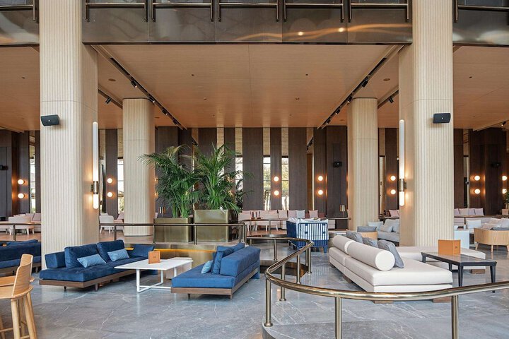 Entrance & Lobby