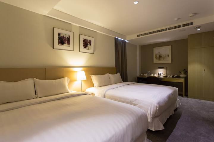 Room 6 of 53