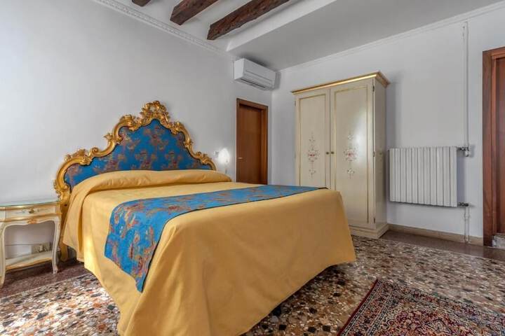 Room 14 of 65