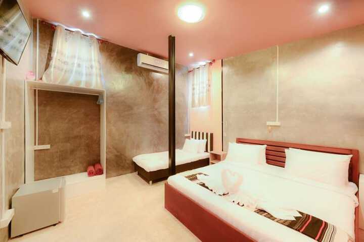 Room 6 of 90