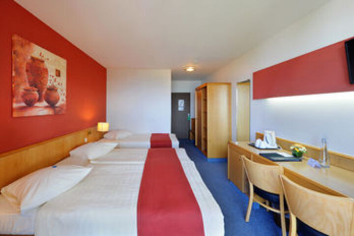 Room 37 of 102