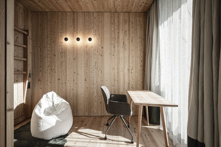 Room 9 of 19