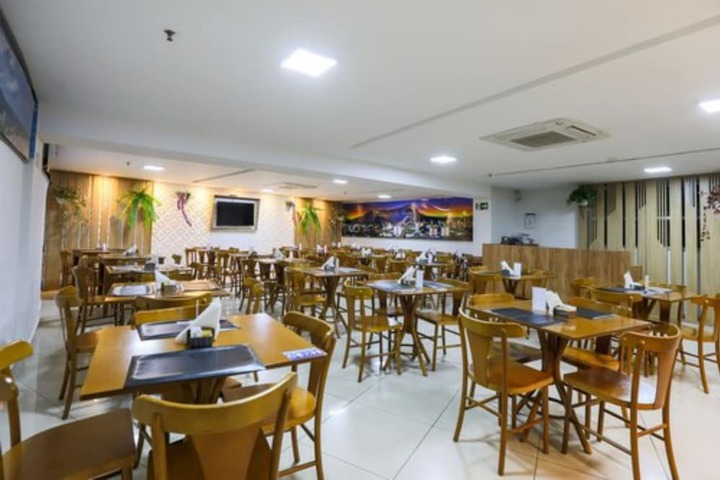 Dining 90 of 99