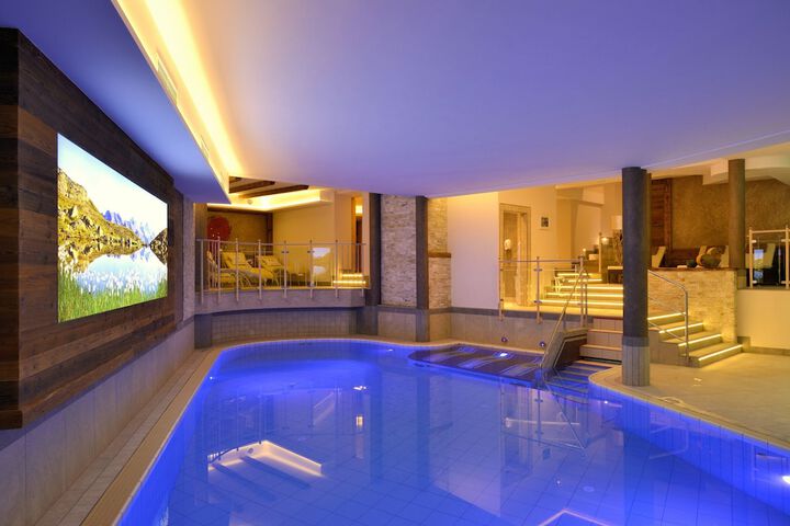 Pool 44 of 72