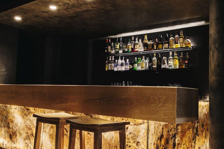 Lounge 64 of 75