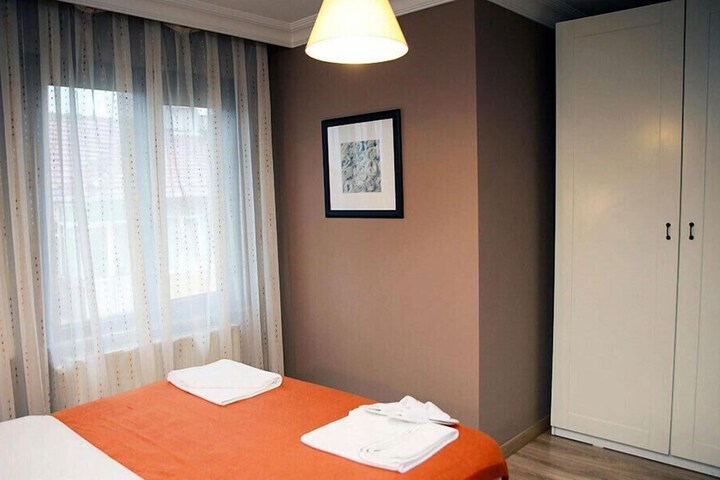 Room 5 of 22