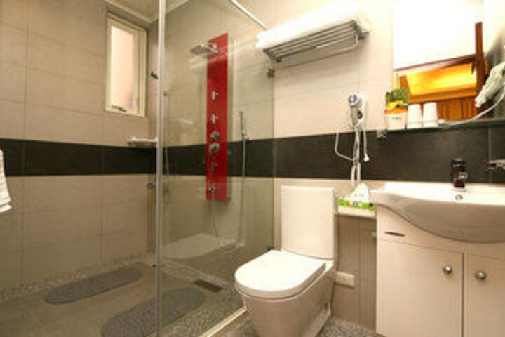 Room 6 of 20