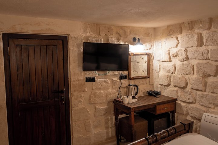 Room 7 of 63