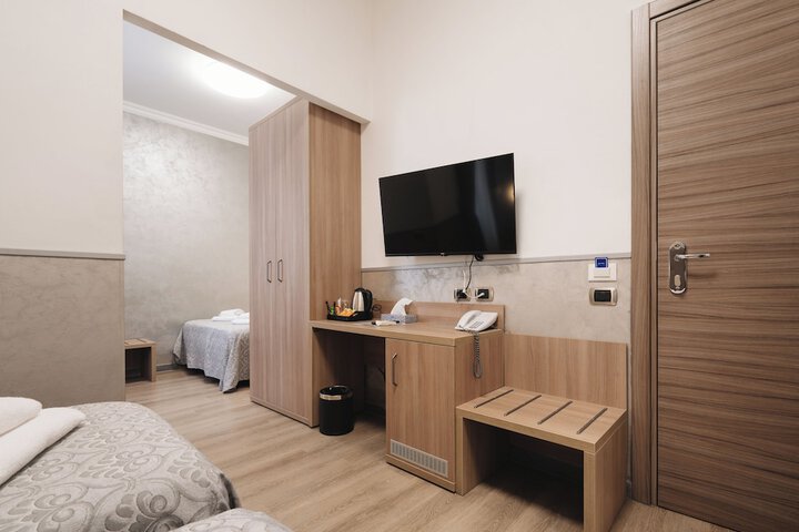 Room 10 of 180