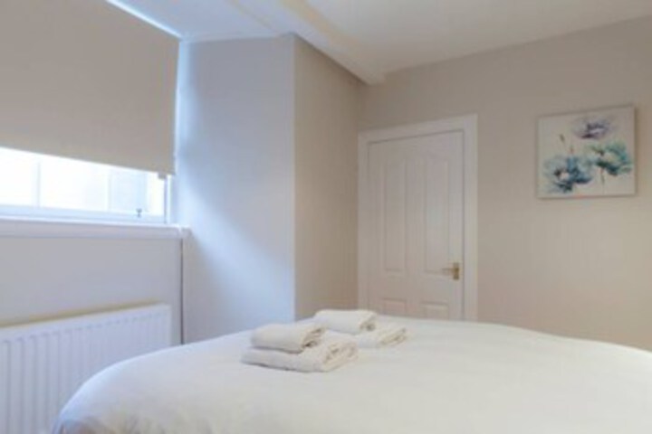 Room 10 of 14