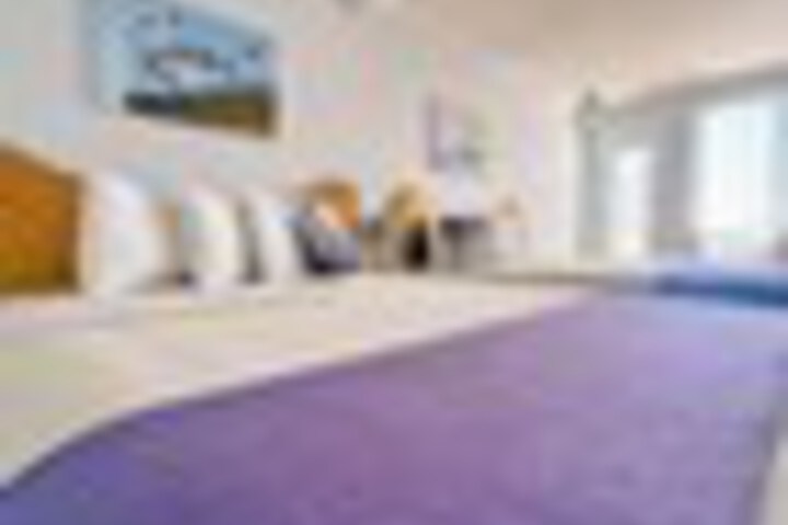 Room 50 of 258