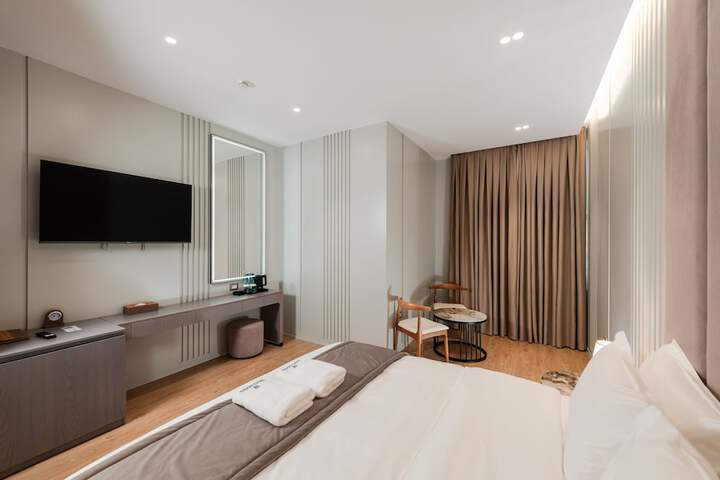 Room 52 of 115