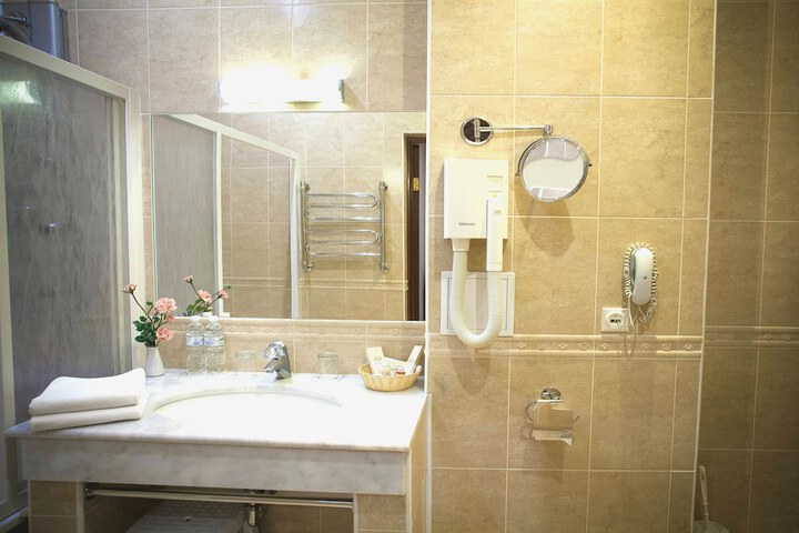 Room 16 of 22