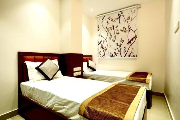 Room 8 of 25