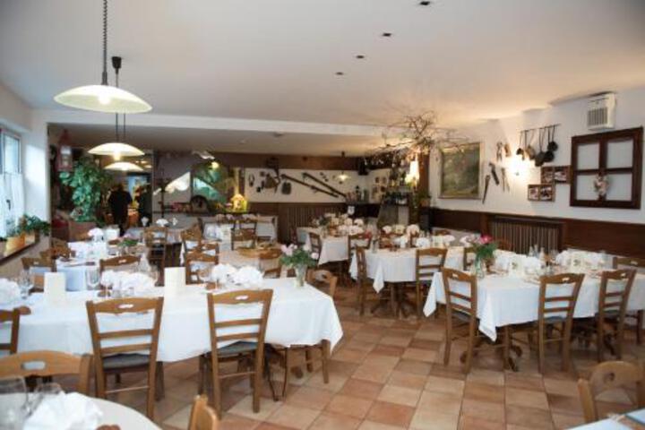 Dining 9 of 47