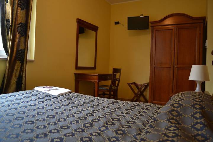 Room 9 of 48