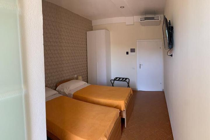Room 41 of 99