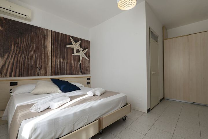 Room 37 of 60