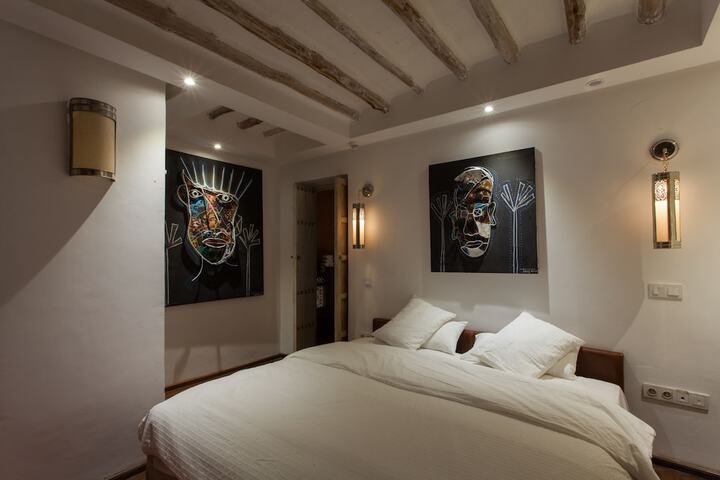 Room 5 of 49