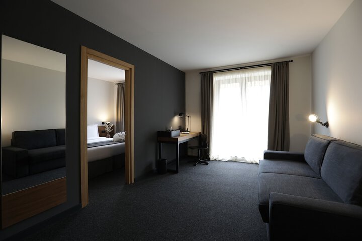 Room 13 of 28