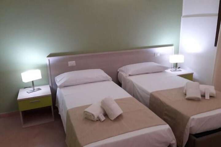Room 9 of 11